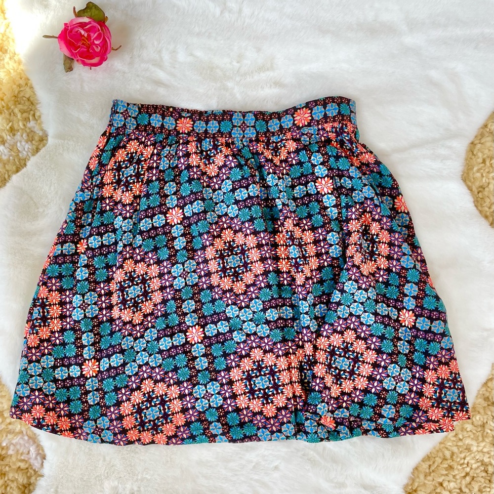 Like New TOPSHOP FLORAL PATTERN MULTI COLORED MINI SKIRT SZ 4 aprox 16 1/4” long